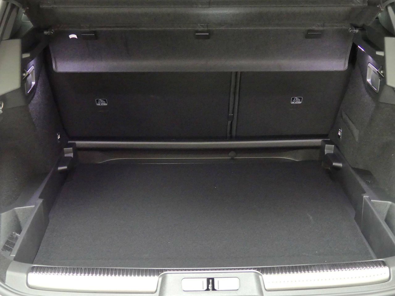 Foto DS Automobiles DS 7 9