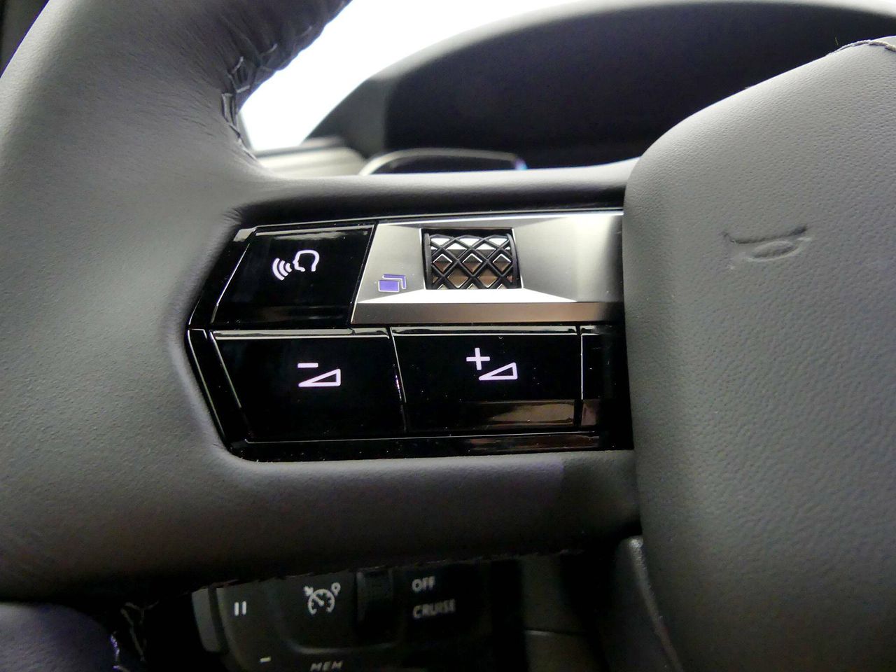 Foto DS Automobiles DS 7 19