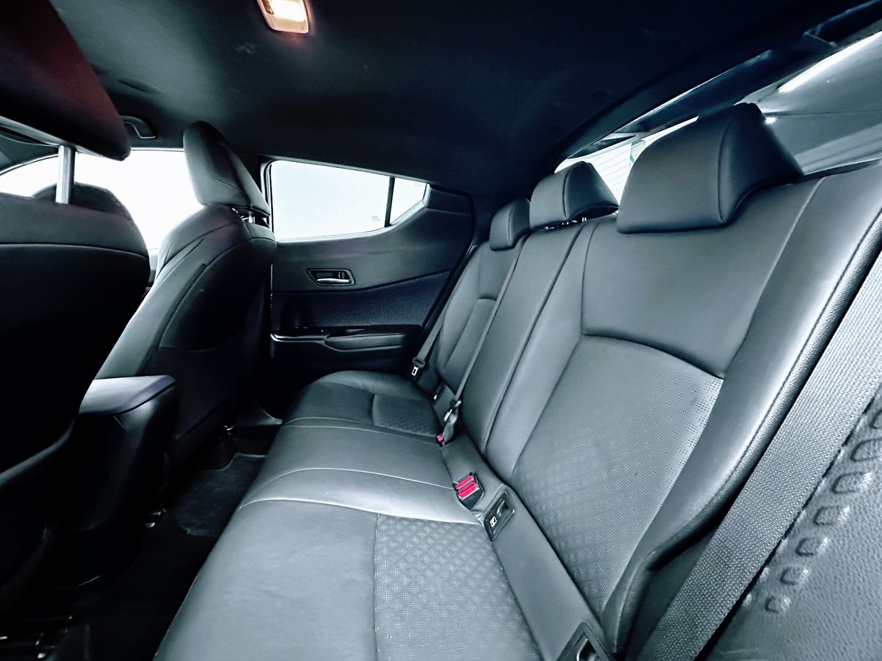 Foto Toyota C-HR 10