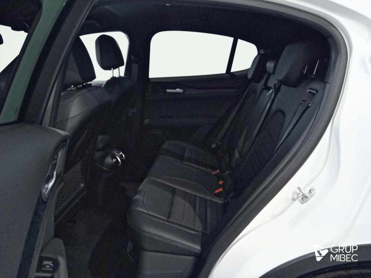 Foto Alfa Romeo Stelvio 12