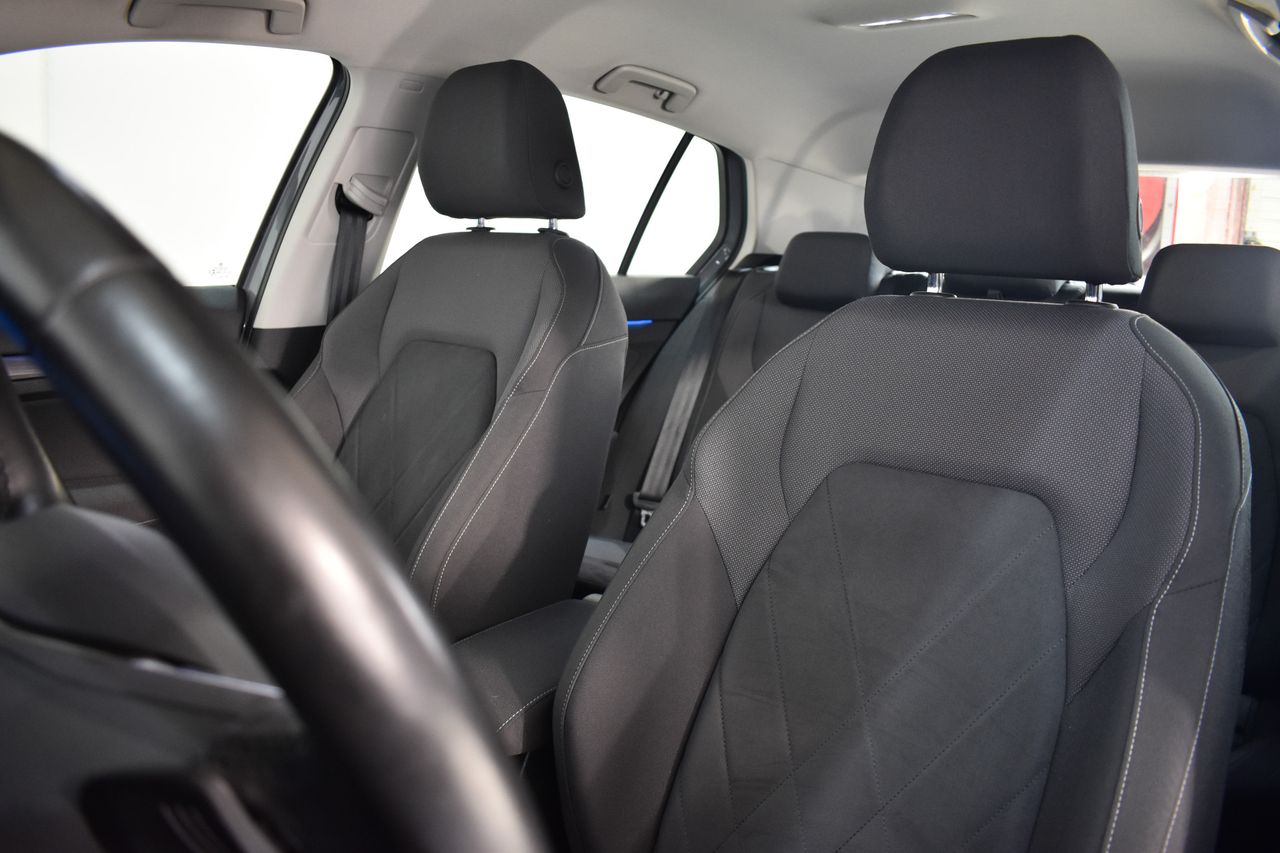 Foto Volkswagen Golf 8