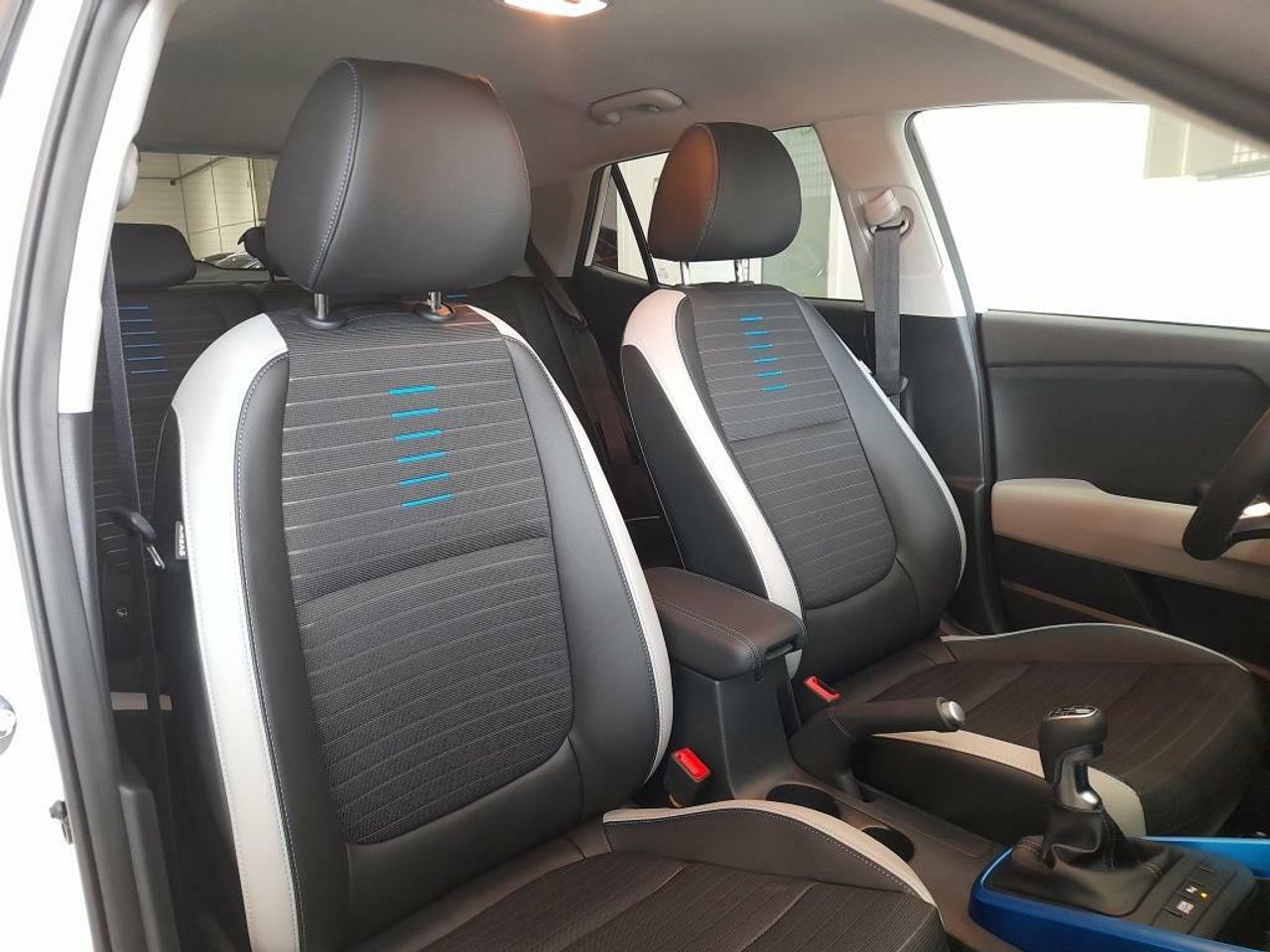 Foto Kia Stonic 12