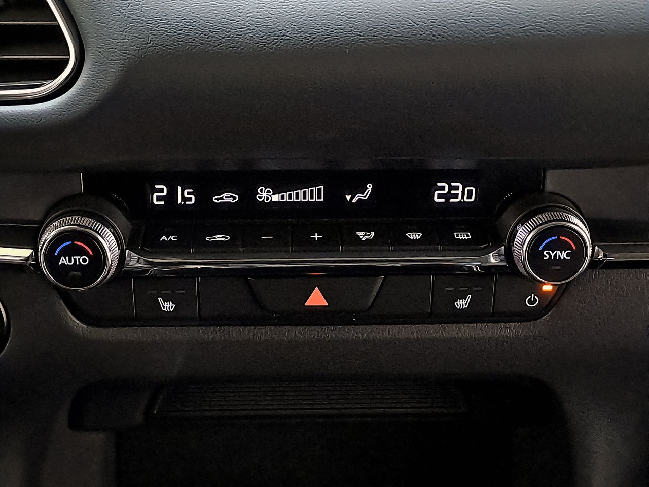 Foto Mazda CX-30 29