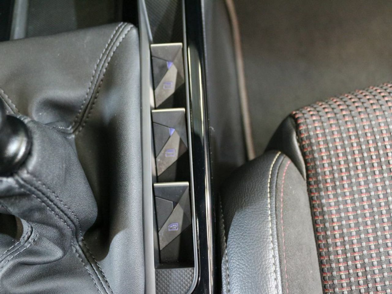 Foto DS Automobiles DS 3 24