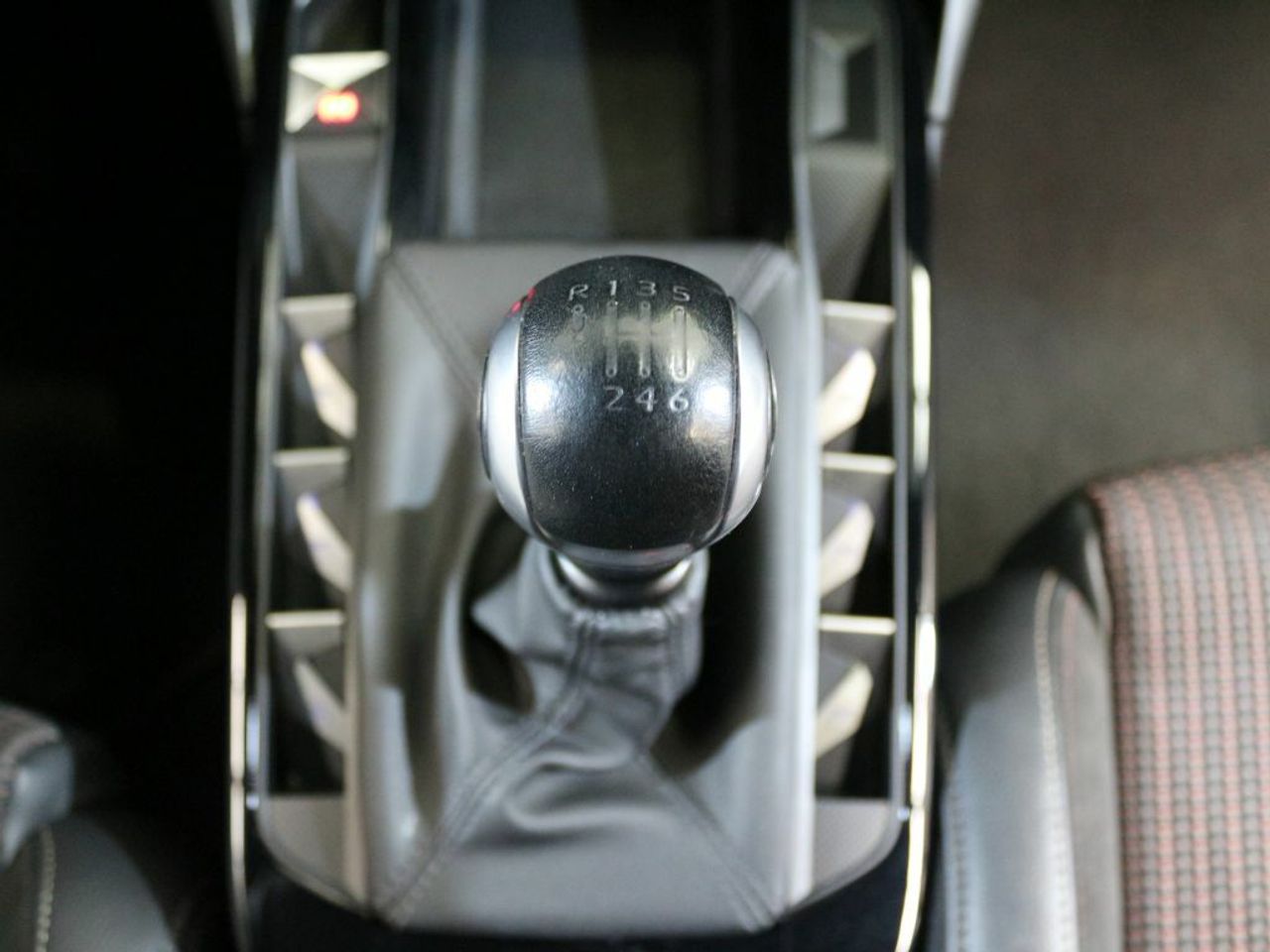 Foto DS Automobiles DS 3 25