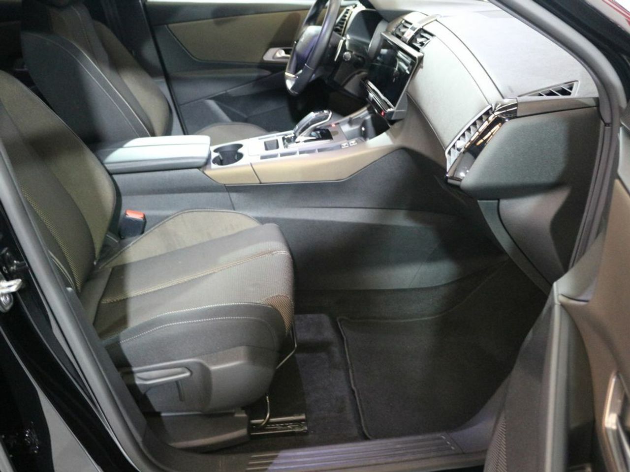 Foto DS Automobiles DS 7 12