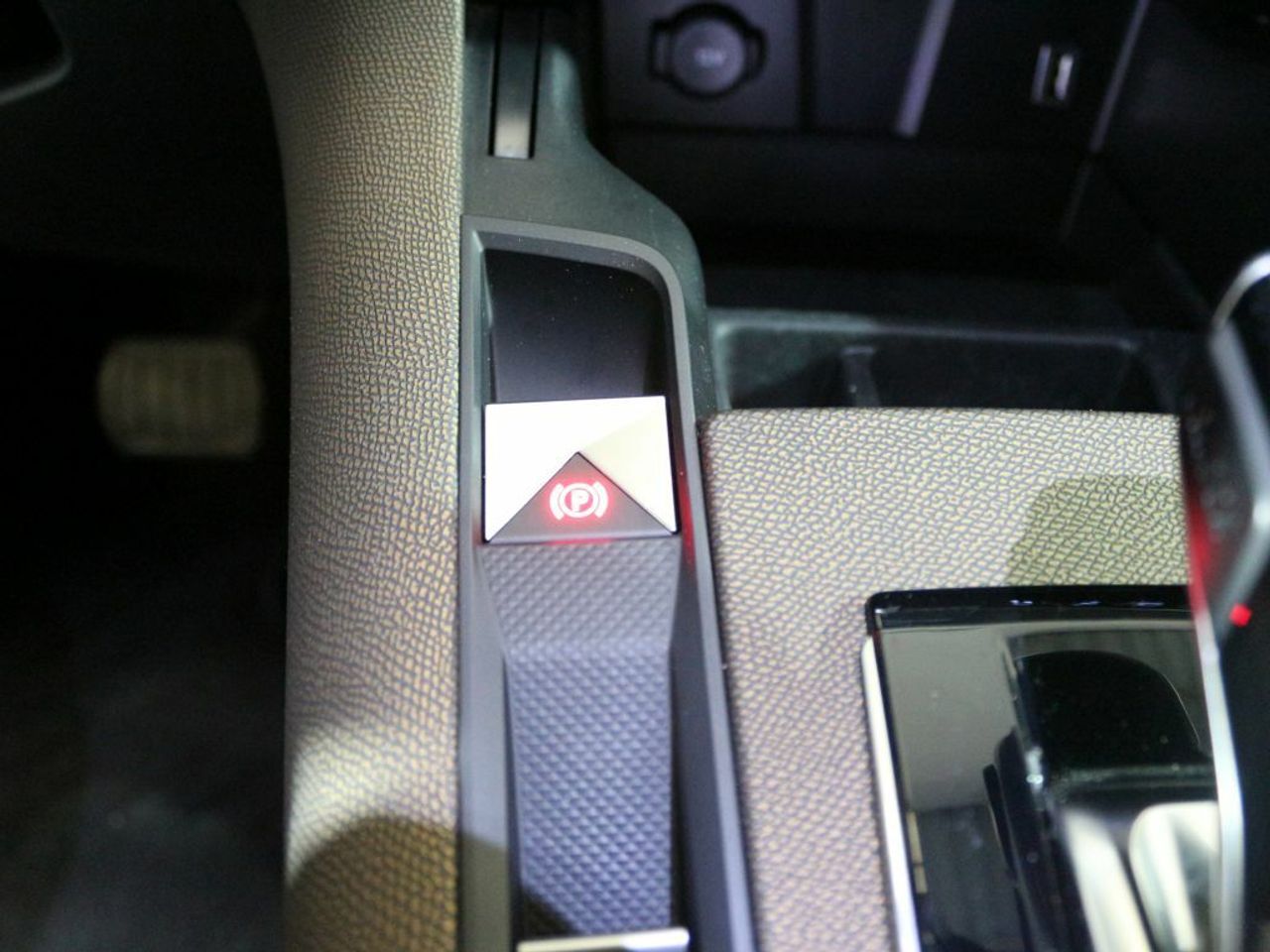 Foto DS Automobiles DS 7 29