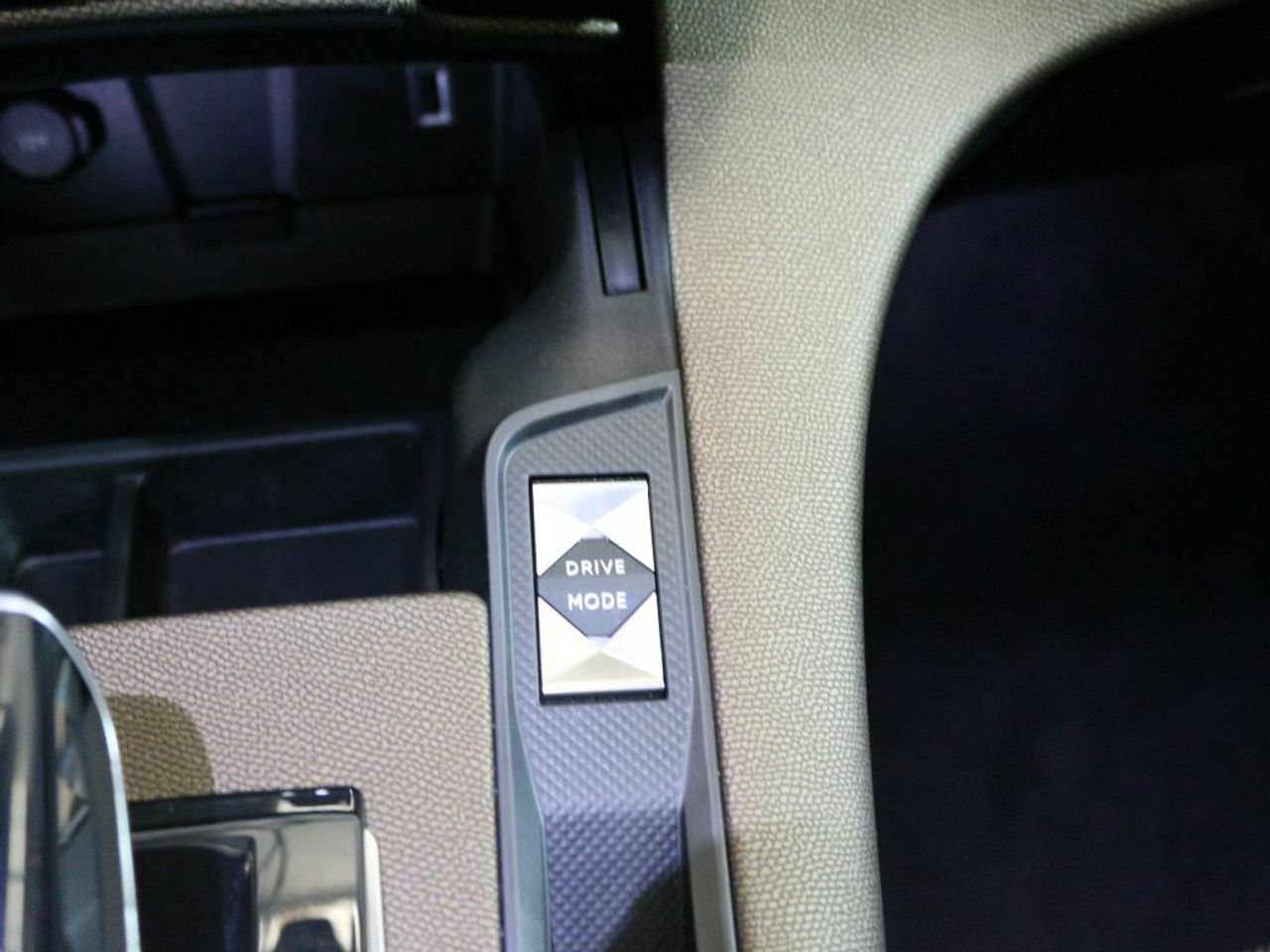 Foto DS Automobiles DS 7 28