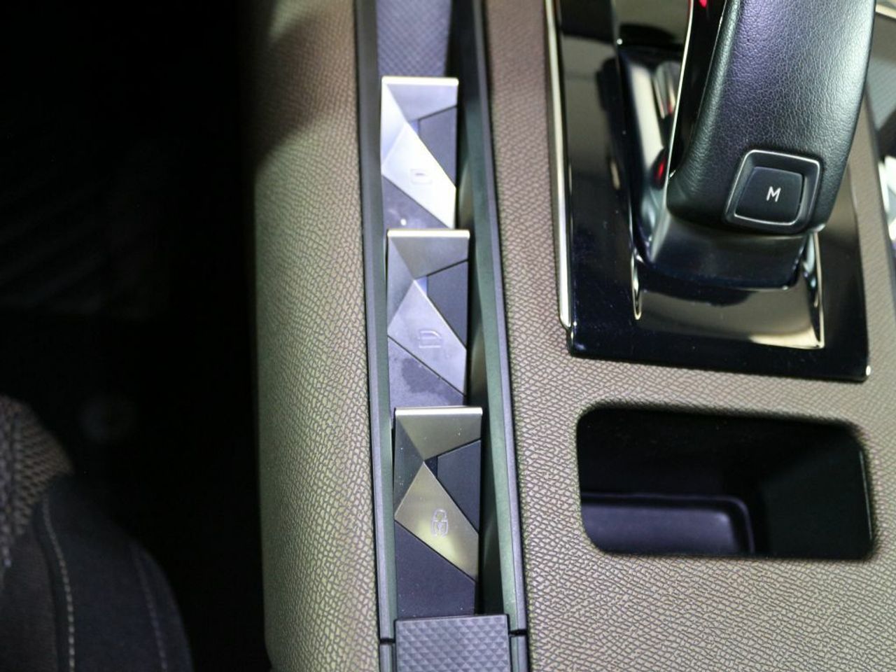 Foto DS Automobiles DS 7 29