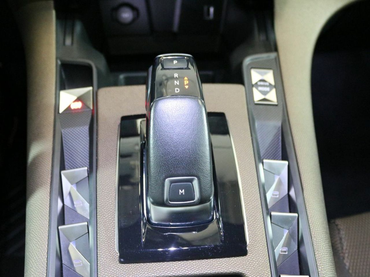 Foto DS Automobiles DS 7 31