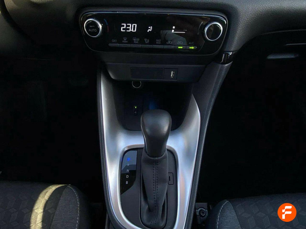 Foto Toyota Yaris 12
