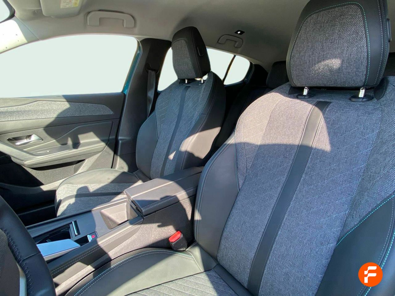 Foto Peugeot 408 16