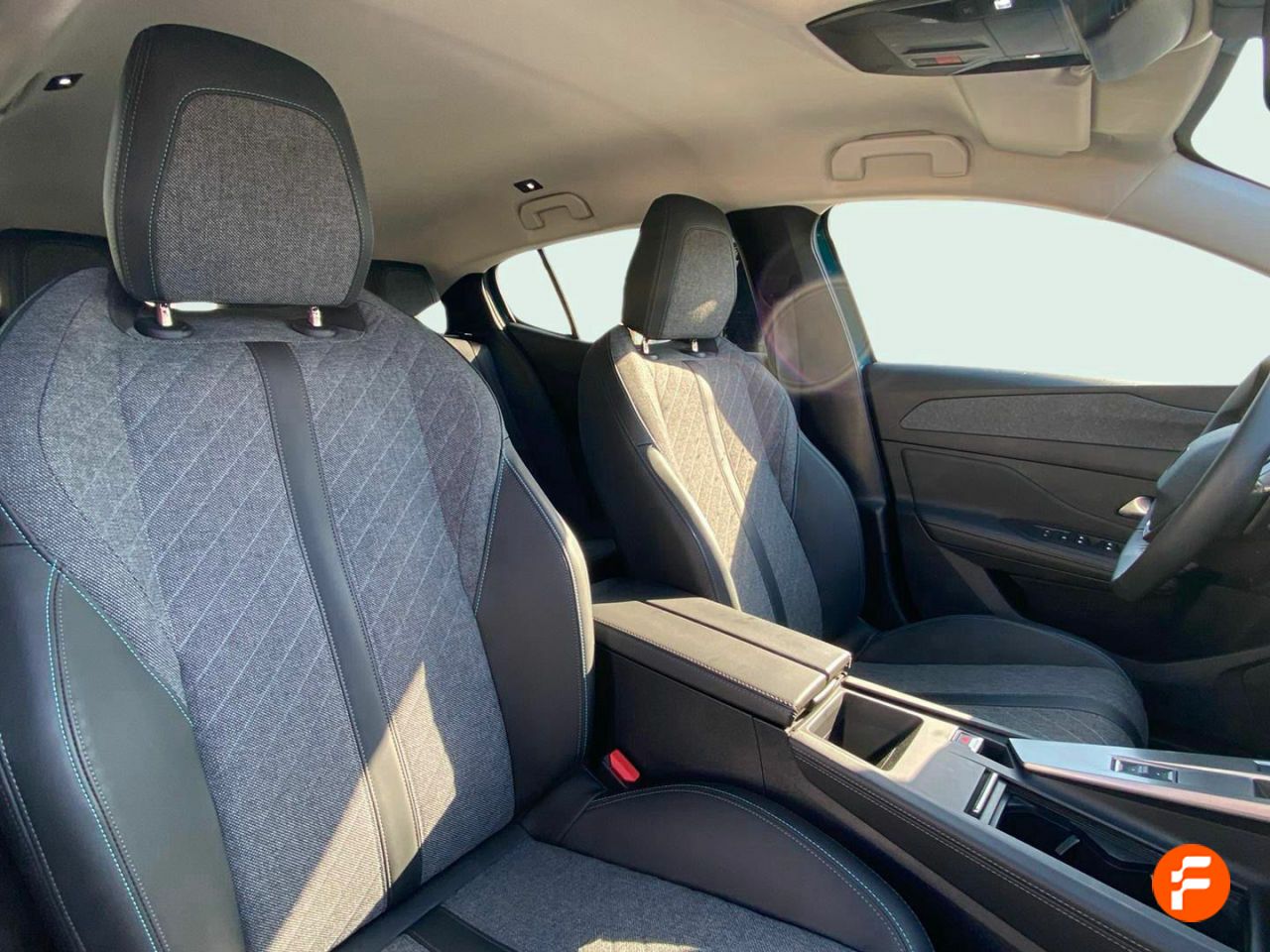 Foto Peugeot 408 17
