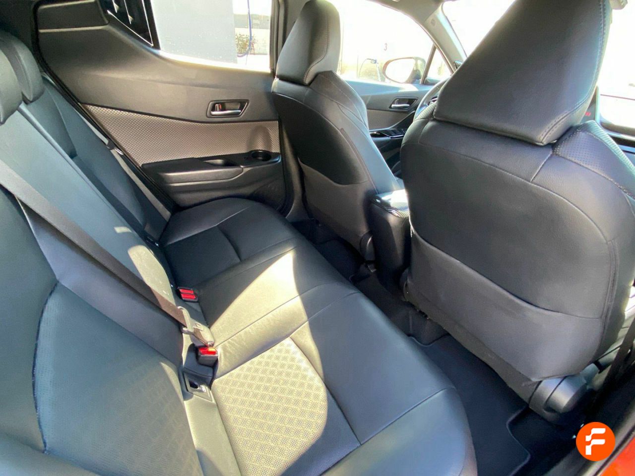 Foto Toyota C-HR 21