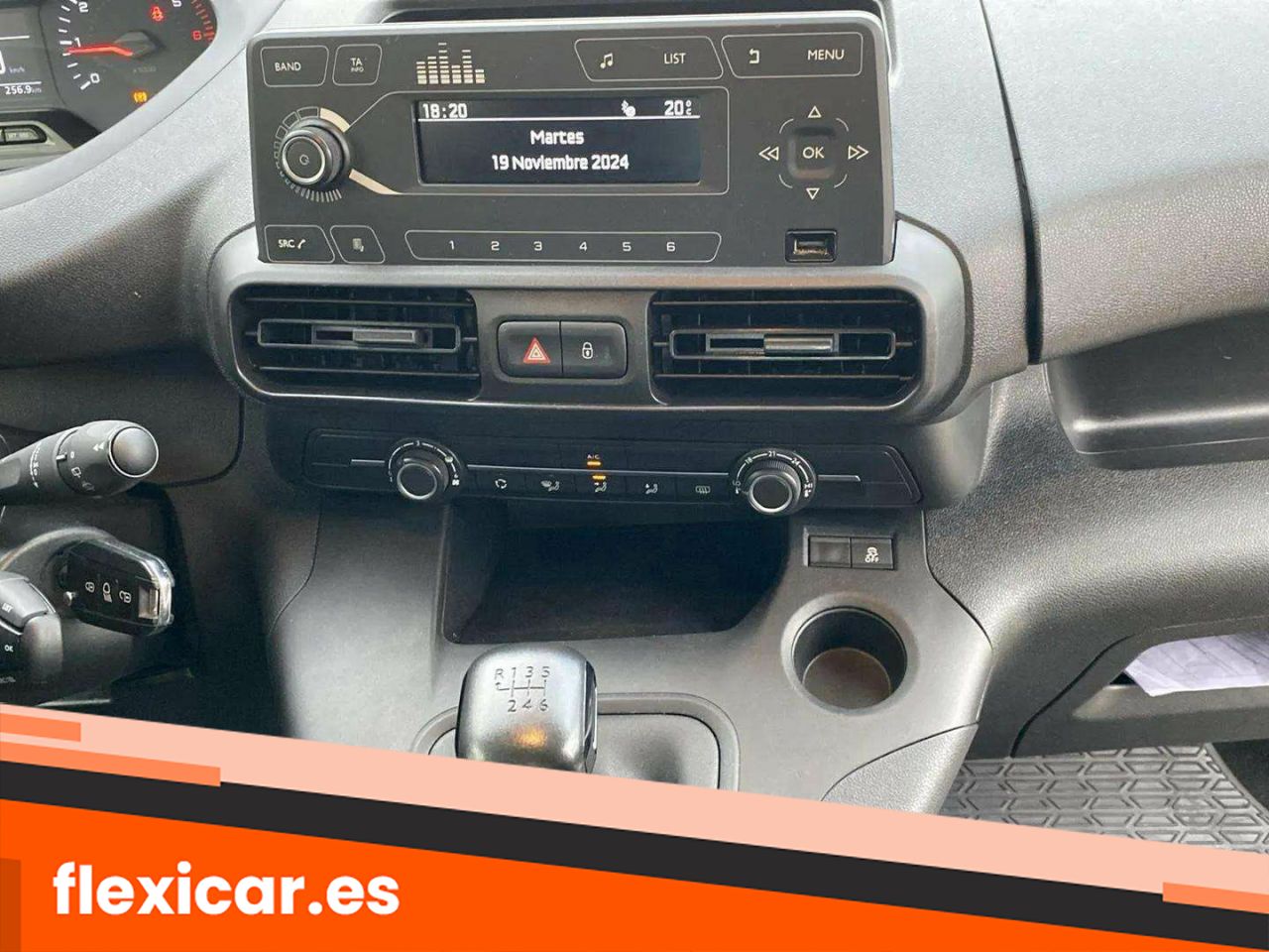 Foto Peugeot Rifter 11