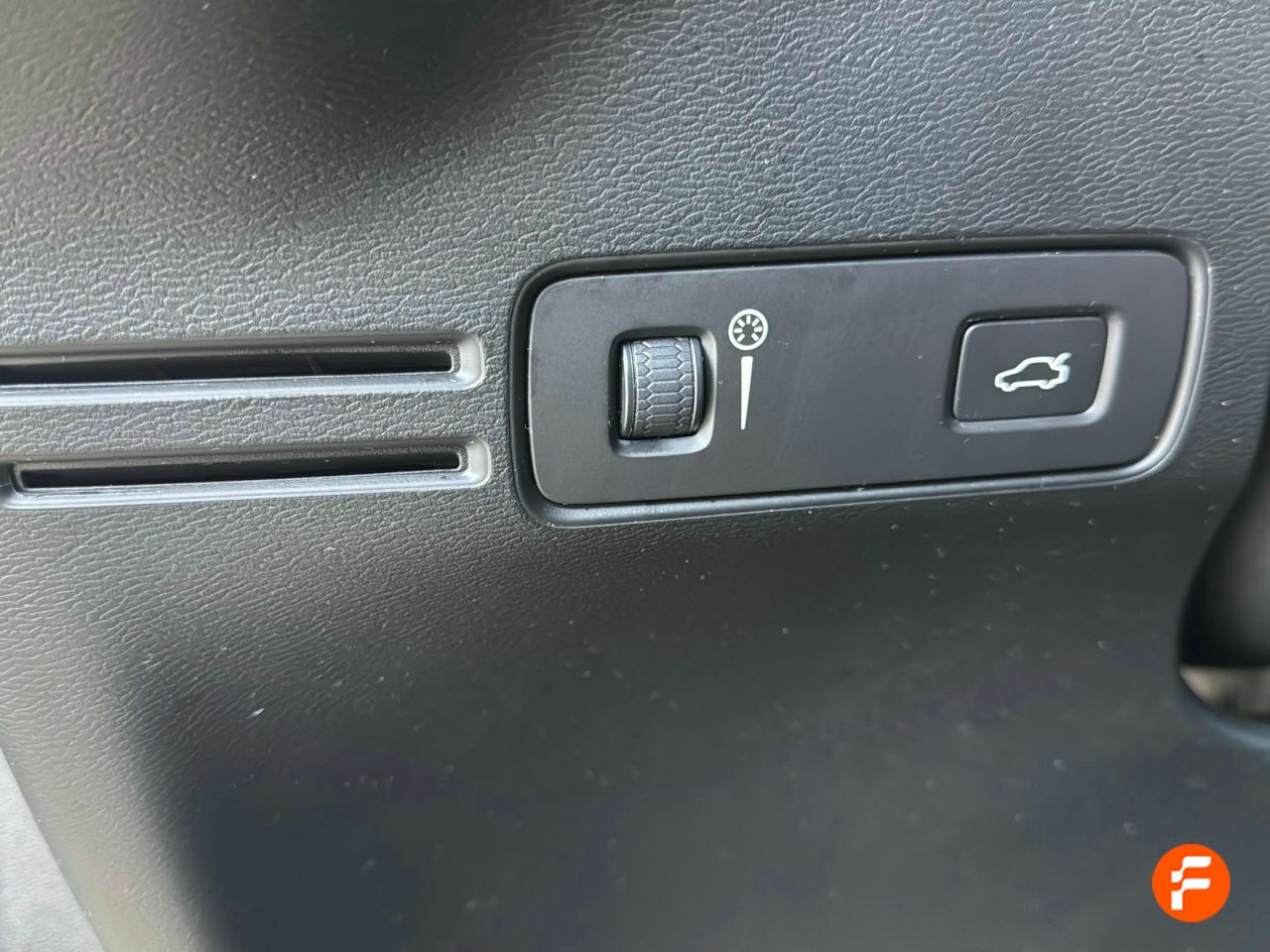 Foto Volvo XC40 12