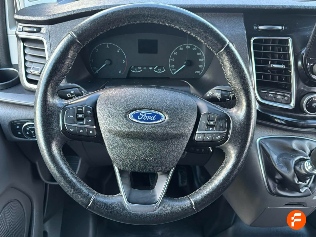 Foto Ford Tourneo Custom 16