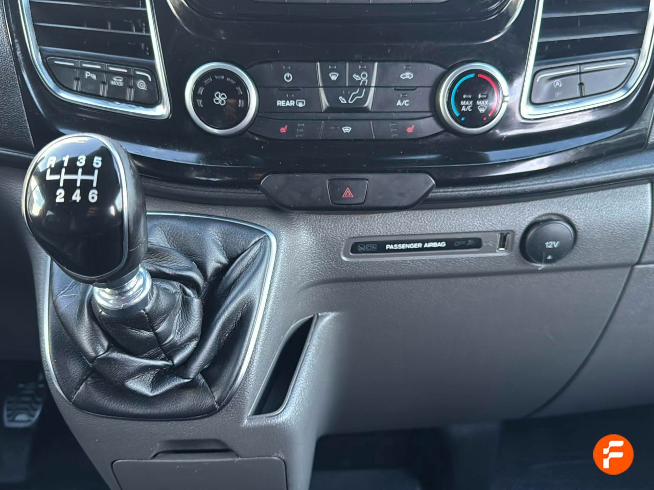 Foto Ford Tourneo Custom 18