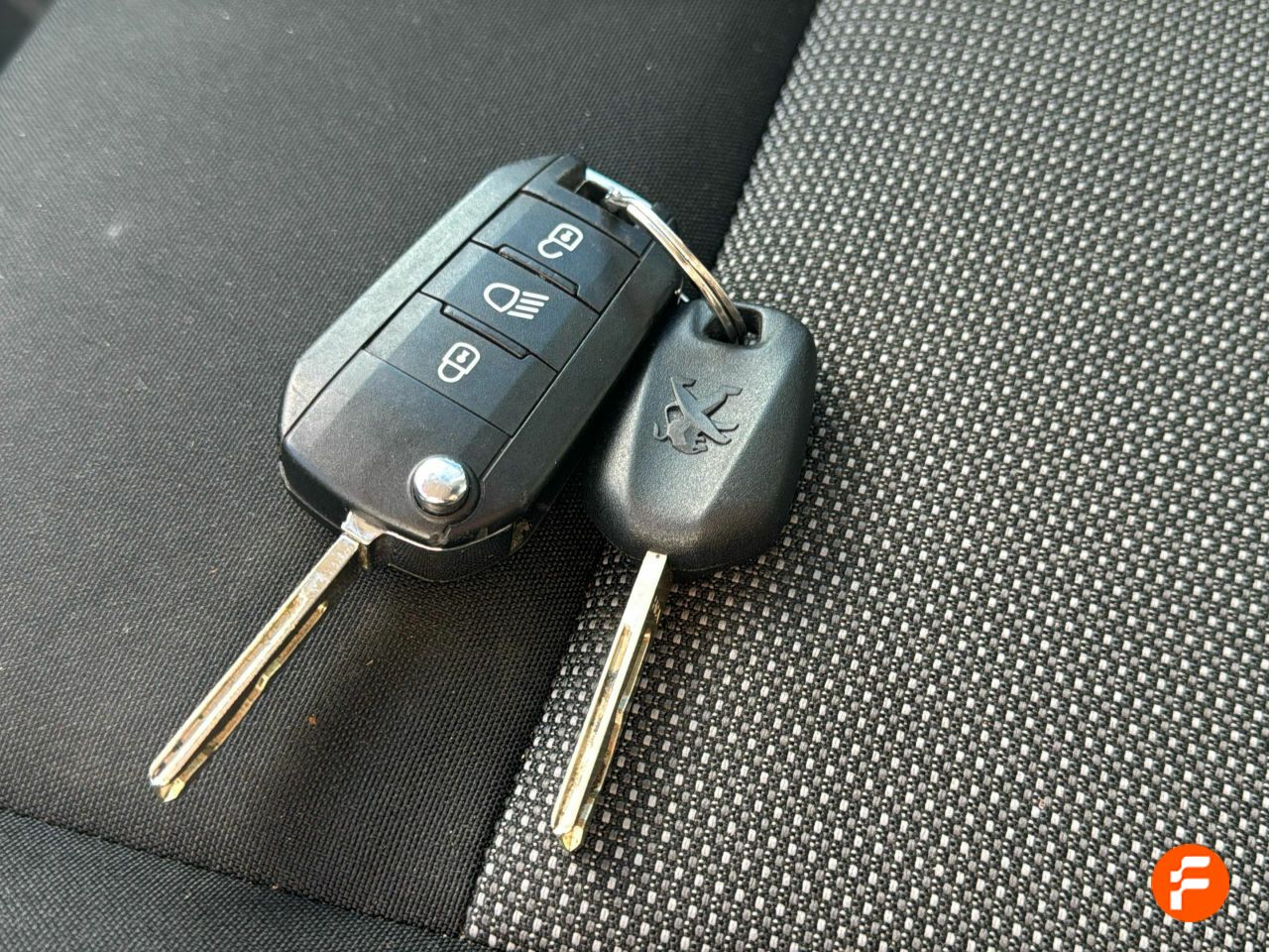 Foto Peugeot Traveller 23