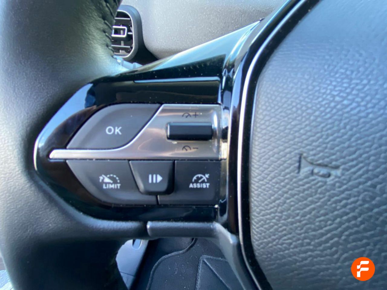 Foto Peugeot Rifter 12