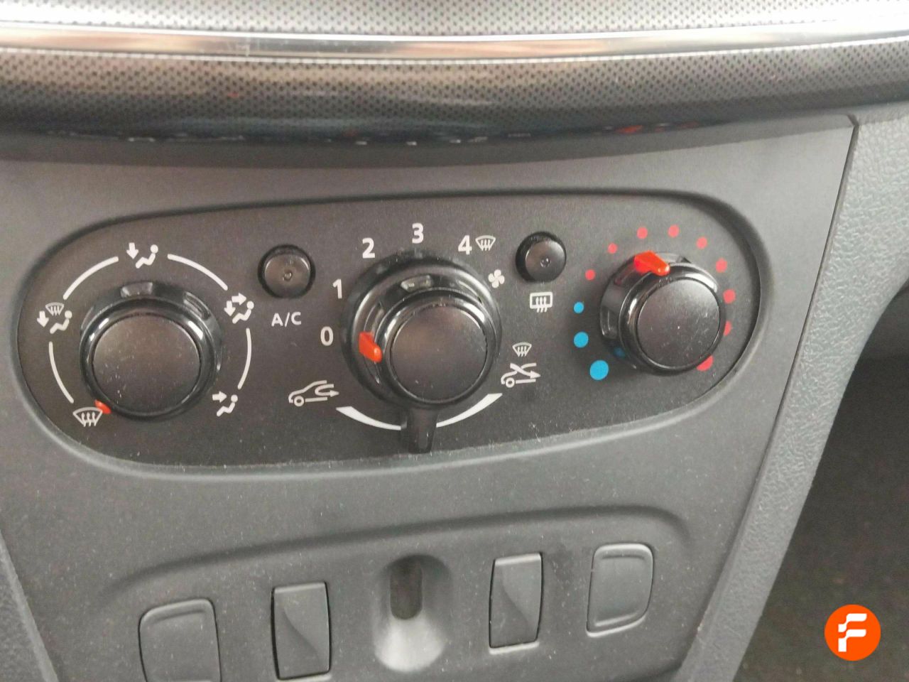 Foto Dacia Sandero 24
