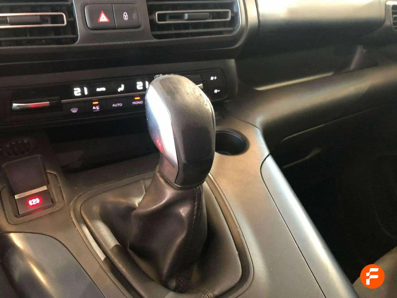 Foto Peugeot Rifter 12