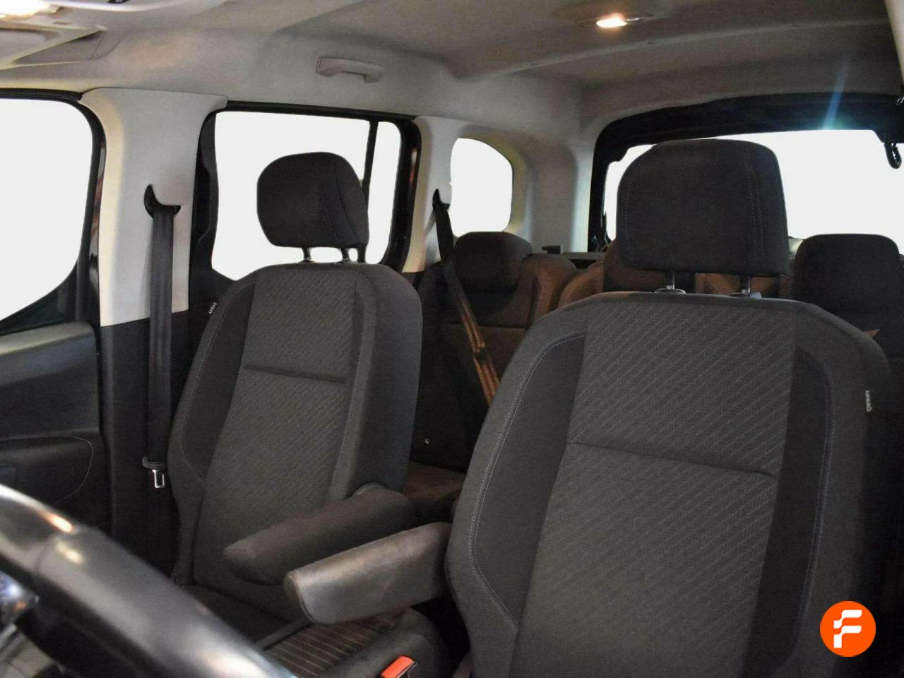 Foto Peugeot Rifter 11
