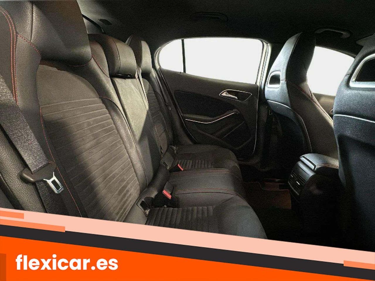 Foto Mercedes-Benz Clase GLA 15