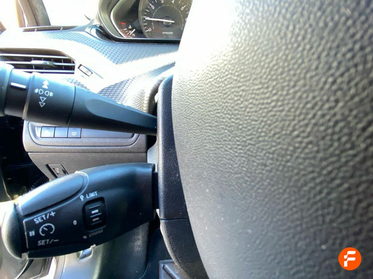 Foto Peugeot 208 13