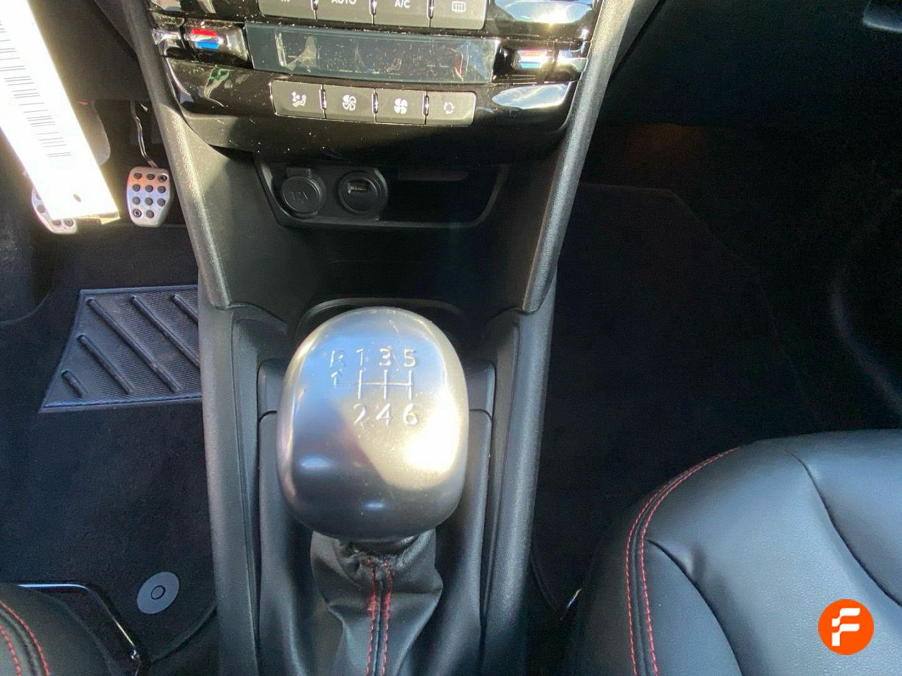 Foto Peugeot 208 15