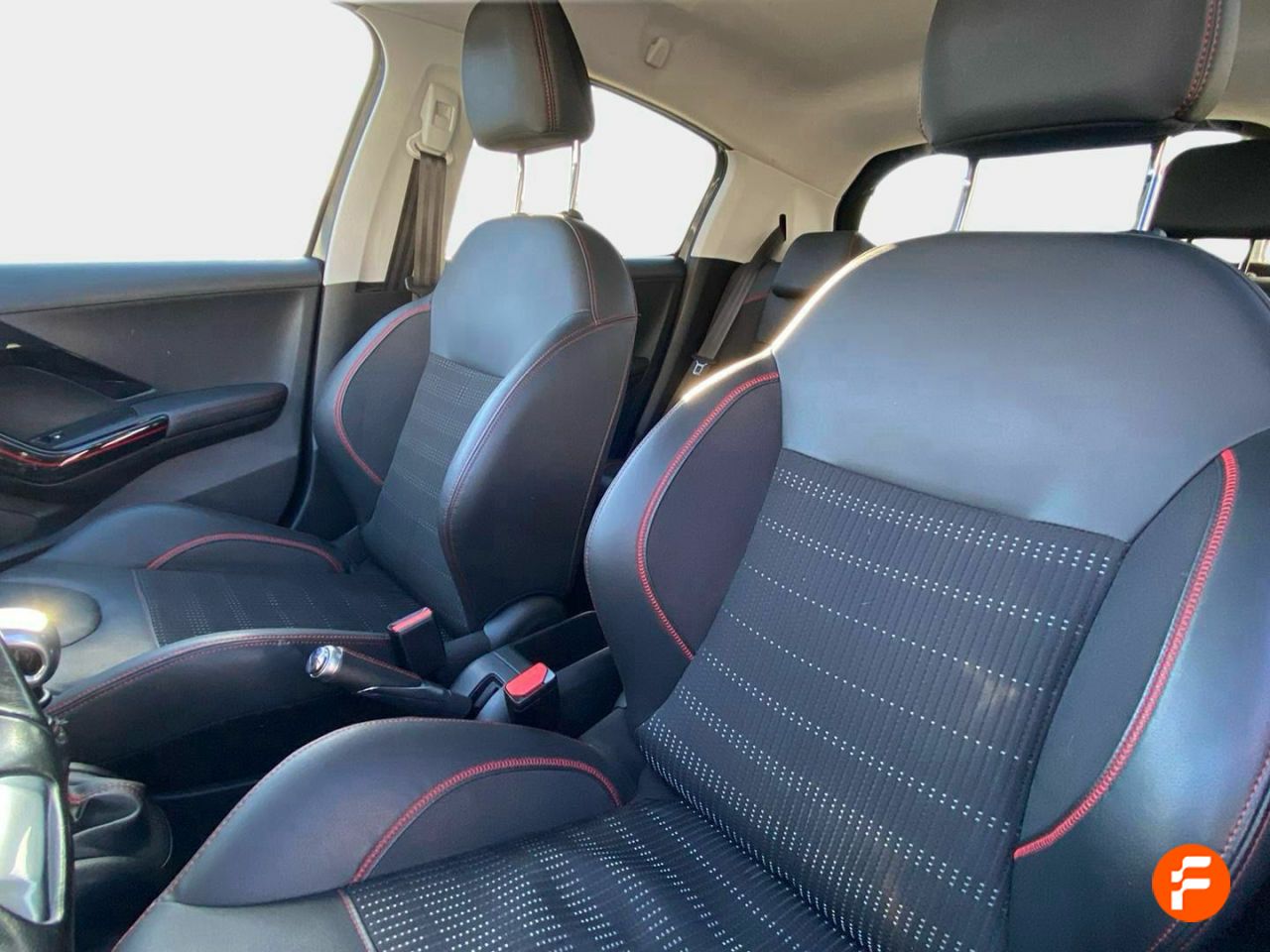 Foto Peugeot 208 16