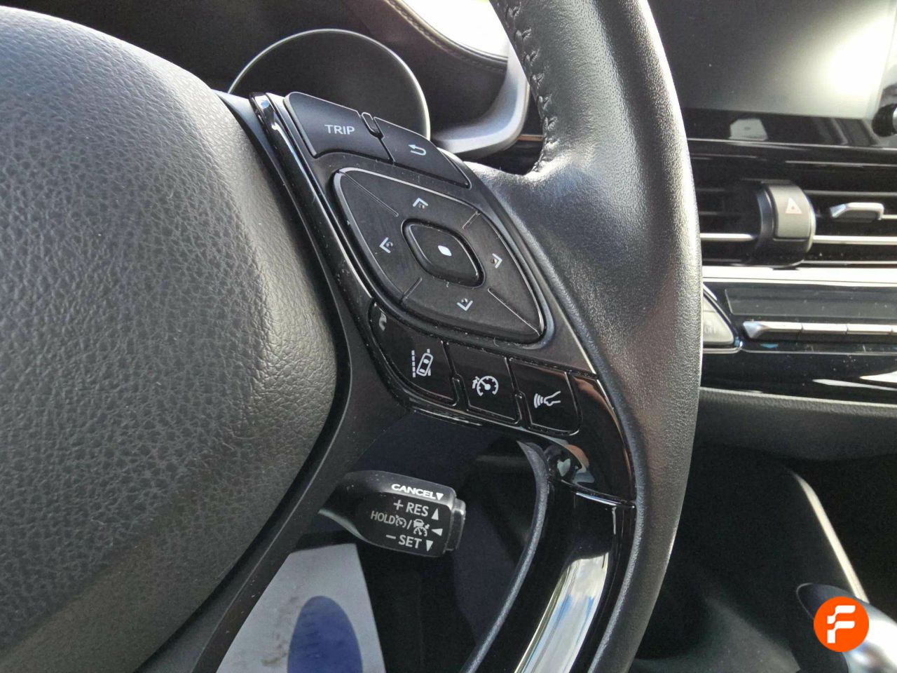 Foto Toyota C-HR 21