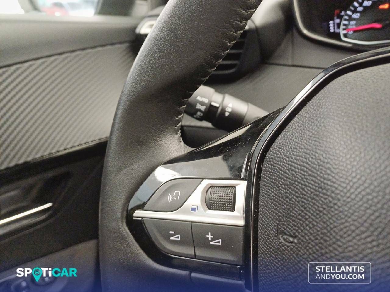 Foto Peugeot 208 24