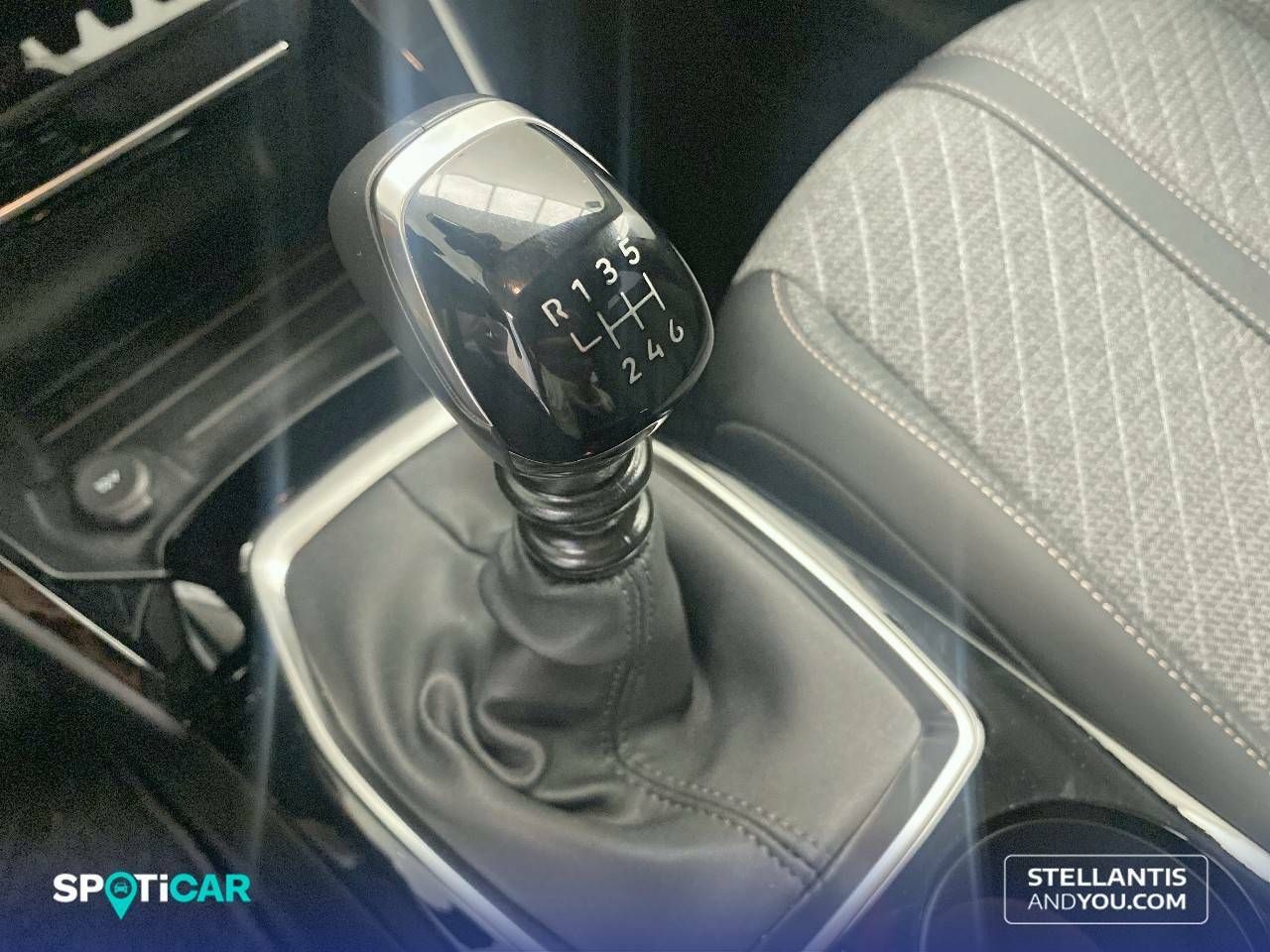 Foto Peugeot 208 12