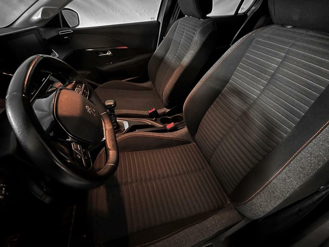 Foto Peugeot 208 13