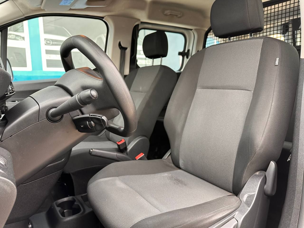 Foto Peugeot Rifter 9
