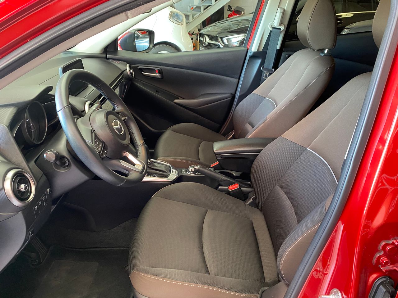 Foto Mazda Mazda2 15
