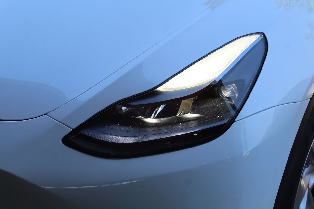 Foto Tesla Model Y 25