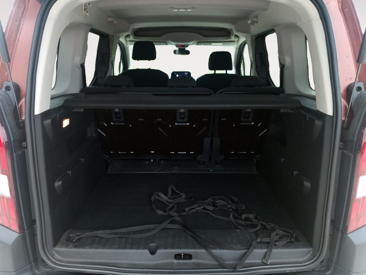 Foto Peugeot Rifter 11
