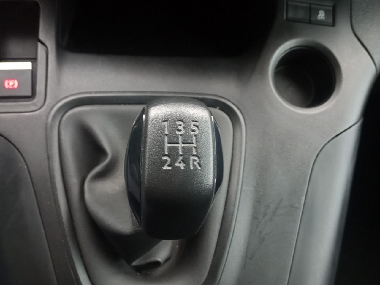 Foto Peugeot Rifter 12