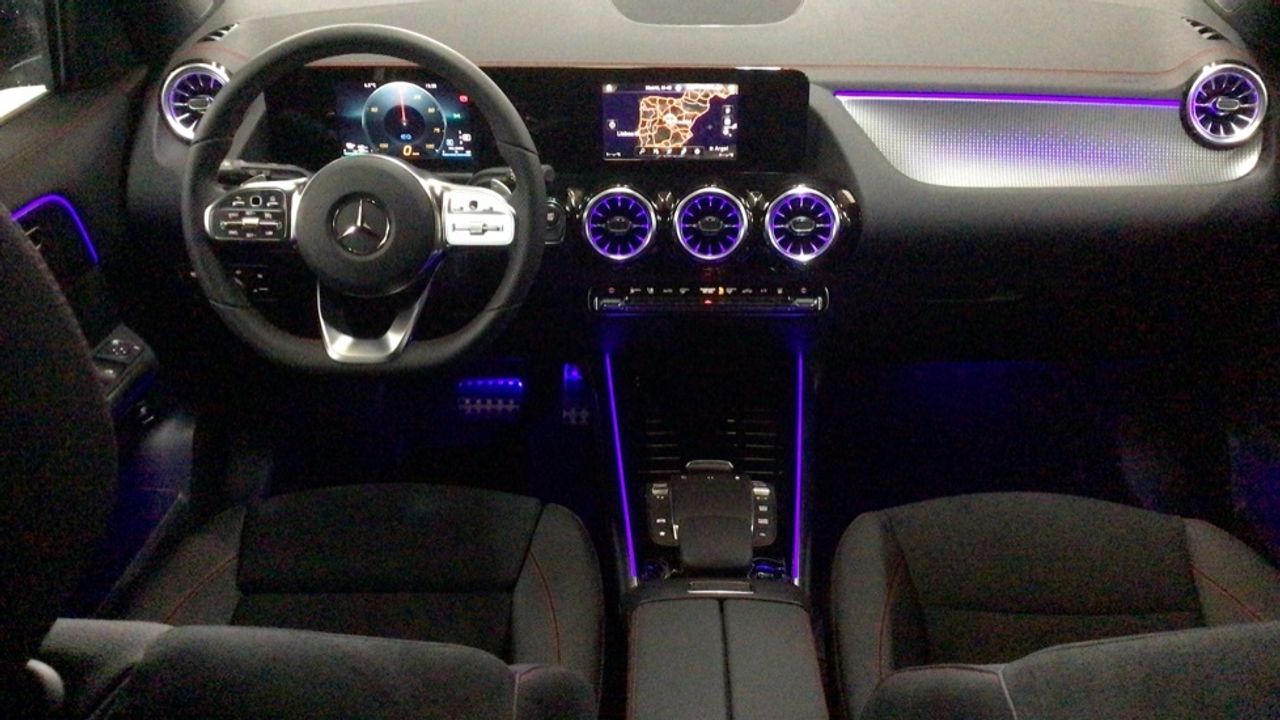 Foto Mercedes-Benz EQA 8