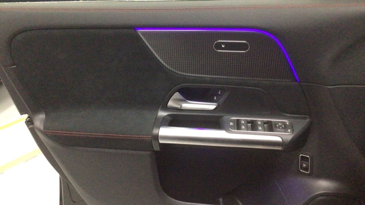 Foto Mercedes-Benz EQA 24