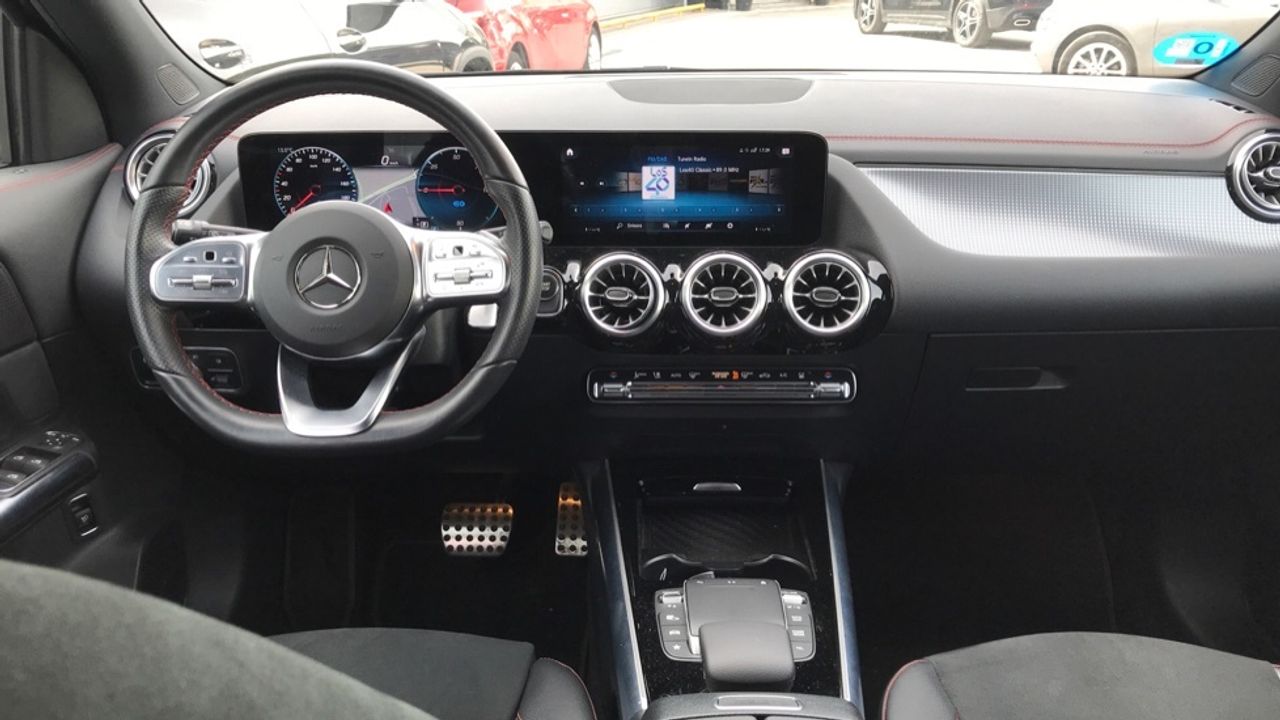 Foto Mercedes-Benz EQA 8