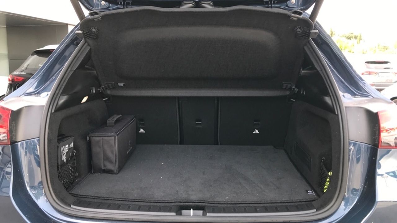 Foto Mercedes-Benz EQA 12