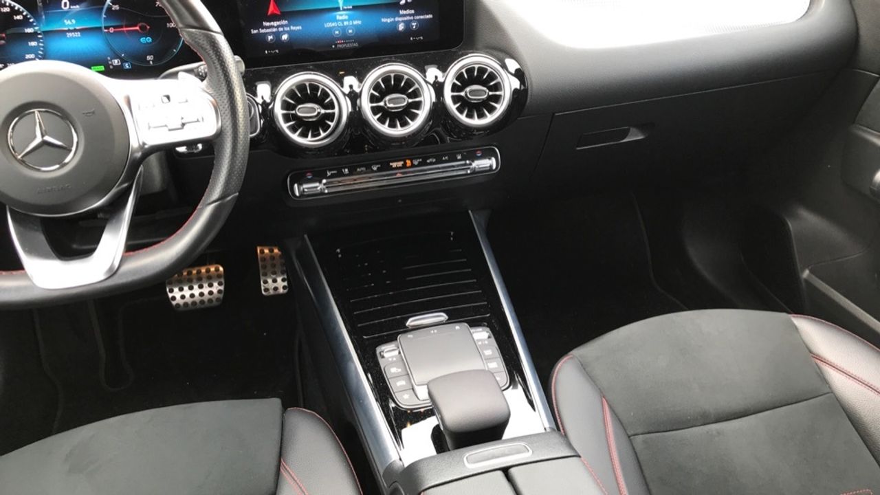 Foto Mercedes-Benz EQA 18
