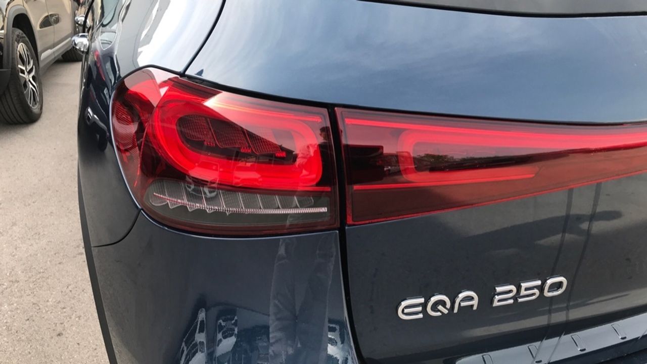 Foto Mercedes-Benz EQA 20