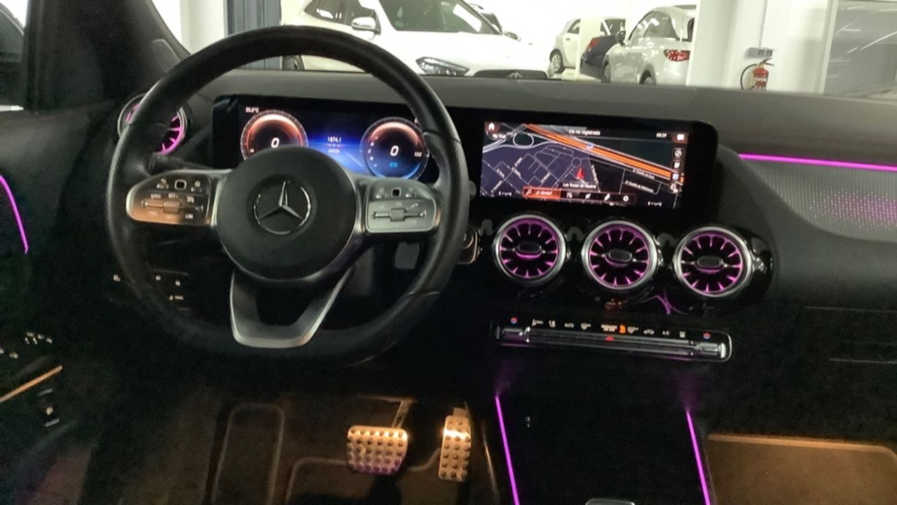 Foto Mercedes-Benz EQA 8