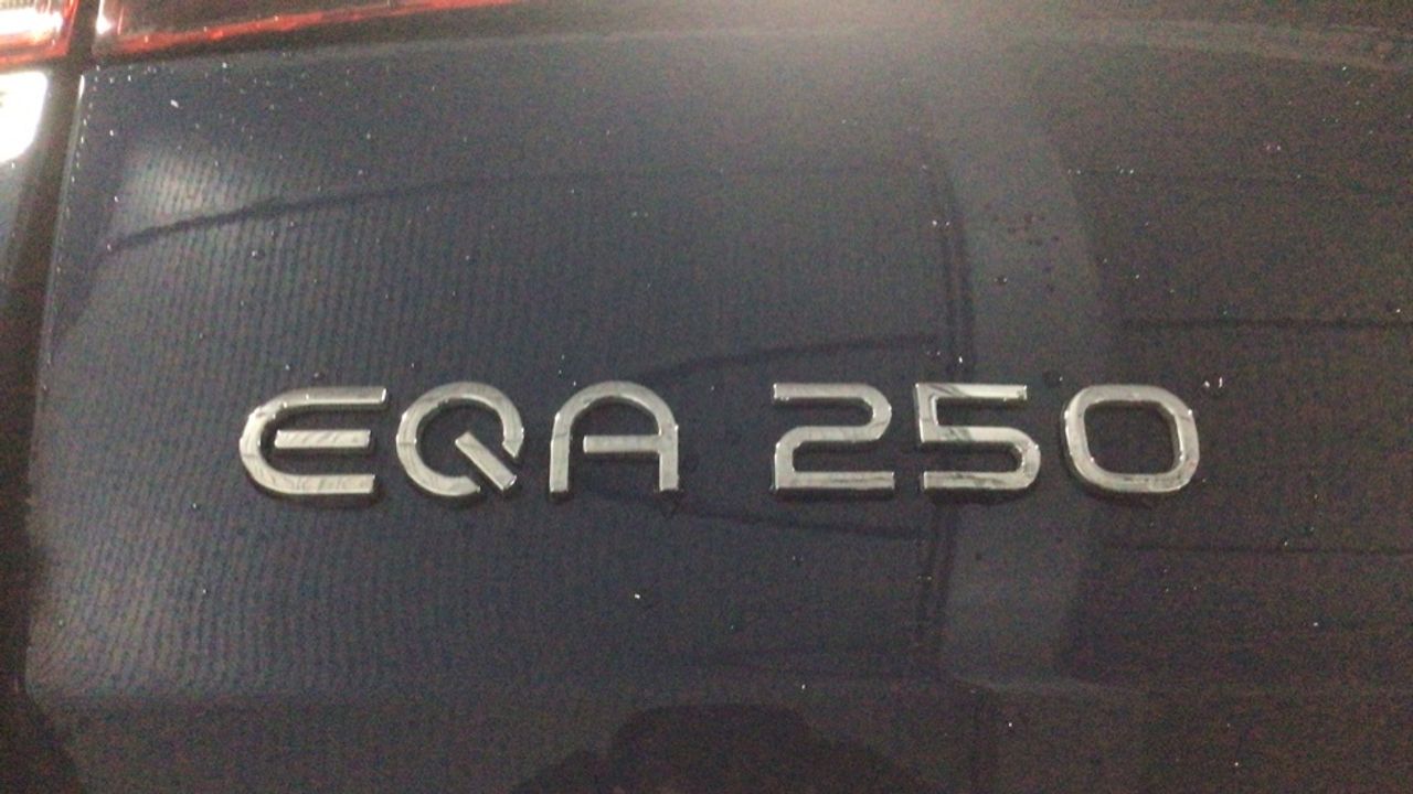 Foto Mercedes-Benz EQA 12