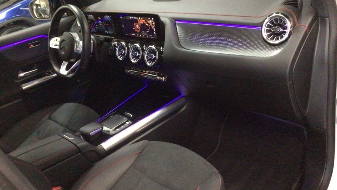 Foto Mercedes-Benz EQA 10