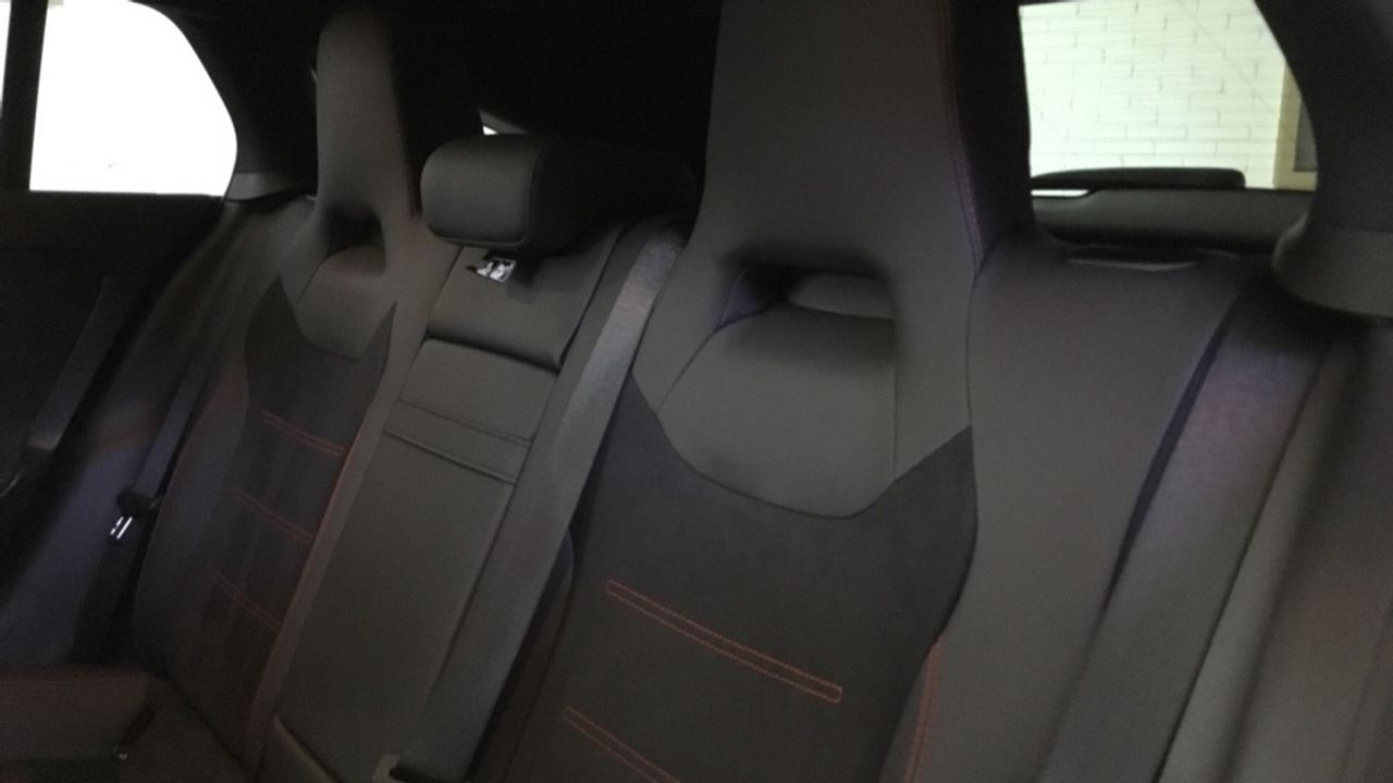 Foto Mercedes-Benz Clase CLA 11